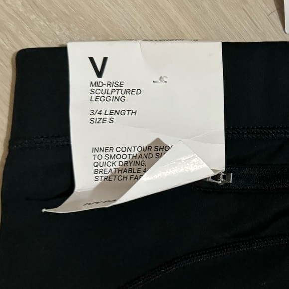 IVY PARK mid rise sculpted legging 3/4 length - Picture 4 of 7